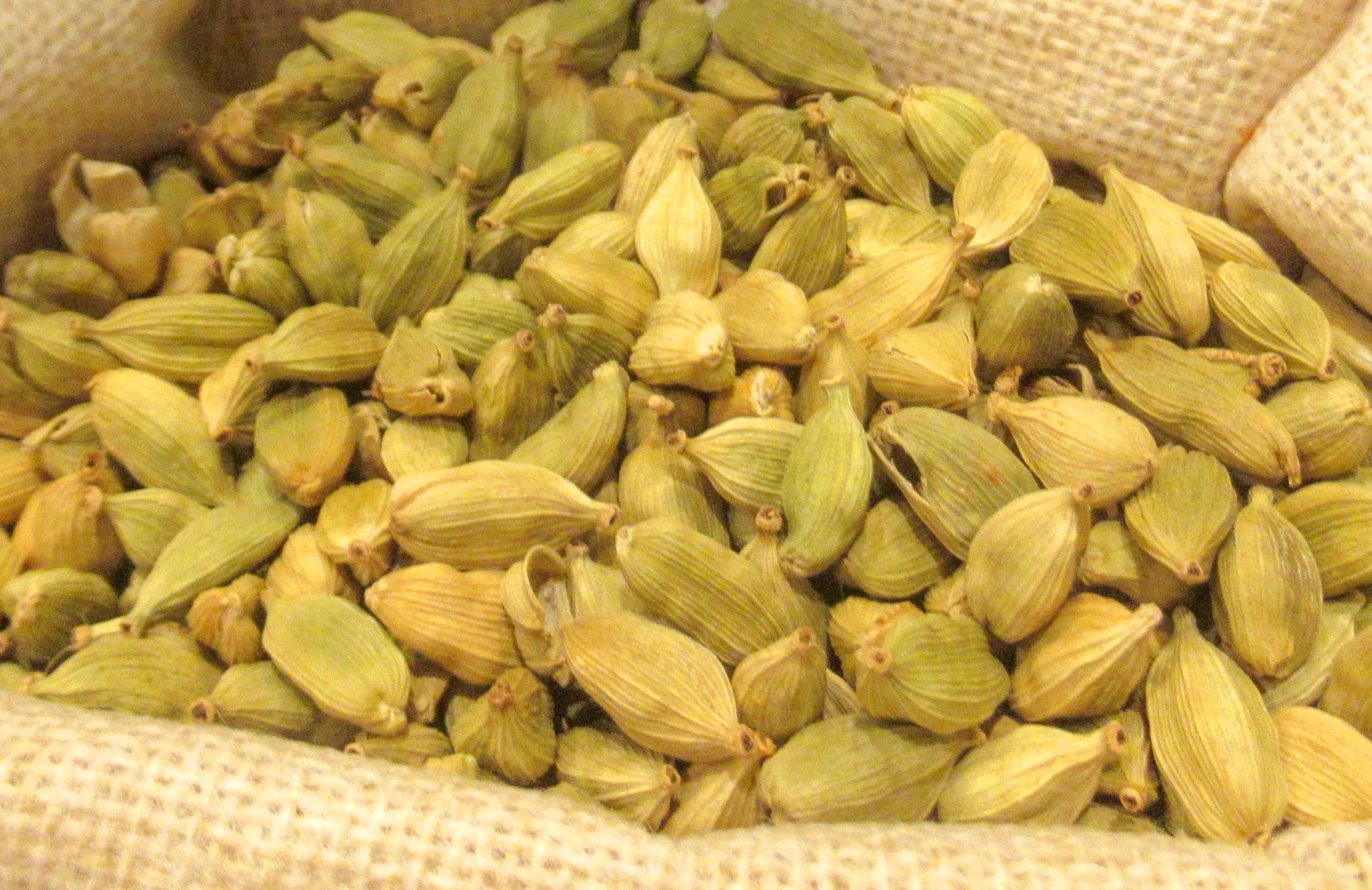 cardamom pods for sale in a sack (Philippines). Photo: wikimedia commons/cnecija12345