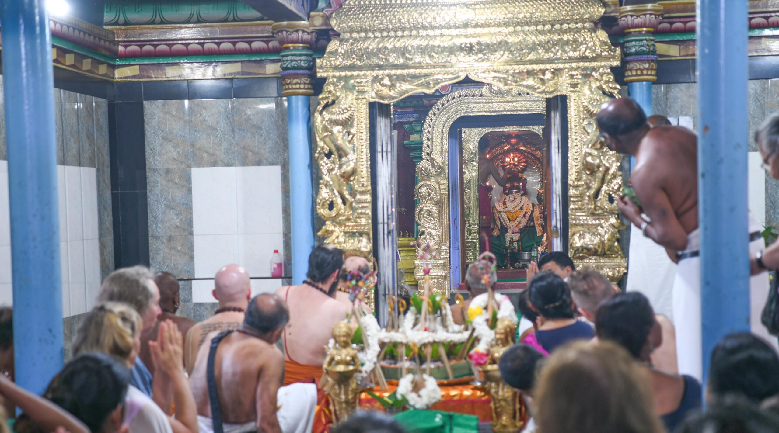 Sri Lanka’s Tirukoneswaram Kovil Trincomalee’s ancient clifftop shrine has outlasted empires, survived colonial destruction, and continues to draw pilgrims today