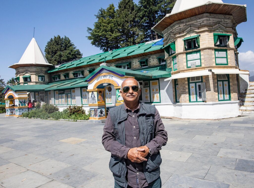 Just What Is a “Retreat” These Days? Until a few decades ago, retreats were generally held at ashrams where the focus was meditation, study of scriptures and self-realization, usually under the guidance of a resident swami. That is the type of retreat we have covered in this article. But with time, the concept of “retreat” has been greatly expanded to cater to a much wider audience. Now there are retreats specializing in providing solutions to clients with physical fitness issues, therapeutic retreats to help clients through yogic exercises and panchakarma treatments involving massage, steam therapy and various cleansing routines. There are paid facilitators of all kinds to help clients get rid of stress, anxiety and lack of confidence. Many people are opting to spend time in retreats to relax, to get away from their mundane and very hectic urban schedules. They are trying to reduce their stress levels by rejuvenating themselves in a peaceful place in preparation for going back to work. Some are searching for solutions to overcome immediate physical or mental problems. Such clients can choose from nominally priced basic facilities to high-end, five-star accommodations. These tend to follow one of two patterns: some have in-house teachers and instructors, while others are booked by outside teachers who bring in their clients to use the facility. The surroundings of a property, accessibility, weather, in-house facilities offered, standard of accommodation and quality of food are some of the key factors determining the rates of retreat courses and accommodation. It is very important to investigate carefully when choosing a retreat. One must read the retreats’ respective websites and use social media platforms to find what clients say. Read reviews thoroughly and contact the retreat for information. One thing remains unchanged: for a serious person with an urge to find inner peace, learn from scriptural texts and meditate, an ashram-based retreat will work best.